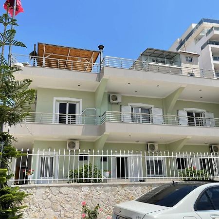 סרנדה Villa Xhevdet מראה חיצוני תמונה