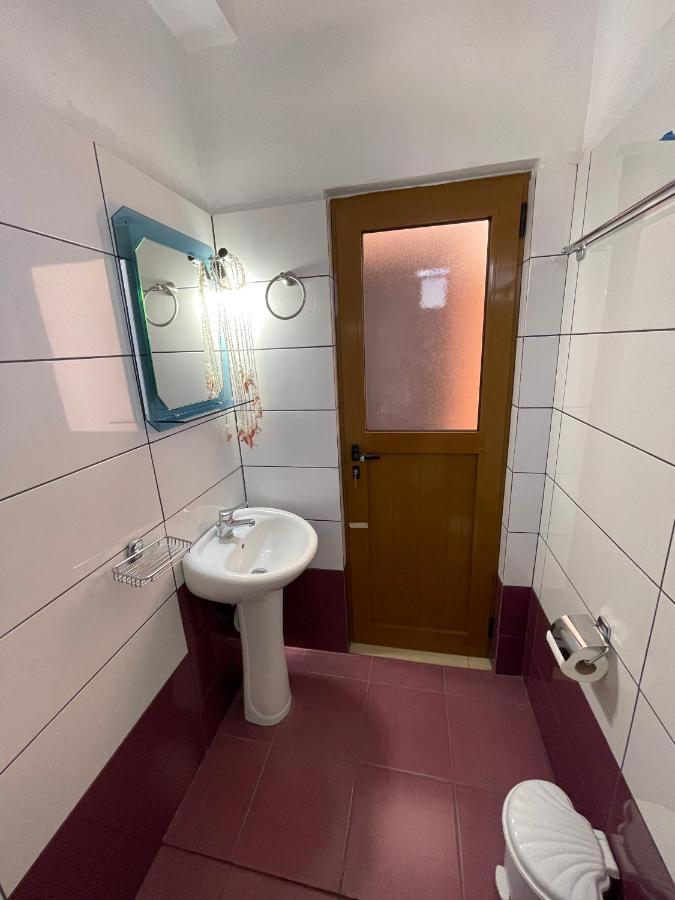 סרנדה Villa Xhevdet מראה חיצוני תמונה
