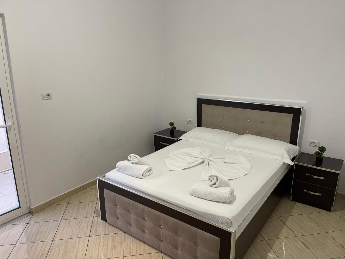 סרנדה Villa Xhevdet מראה חיצוני תמונה