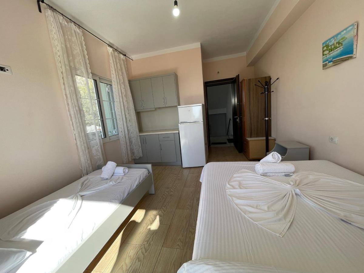 סרנדה Villa Xhevdet מראה חיצוני תמונה