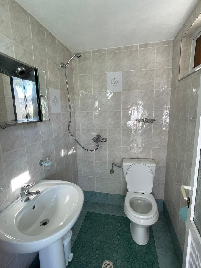 סרנדה Villa Xhevdet מראה חיצוני תמונה
