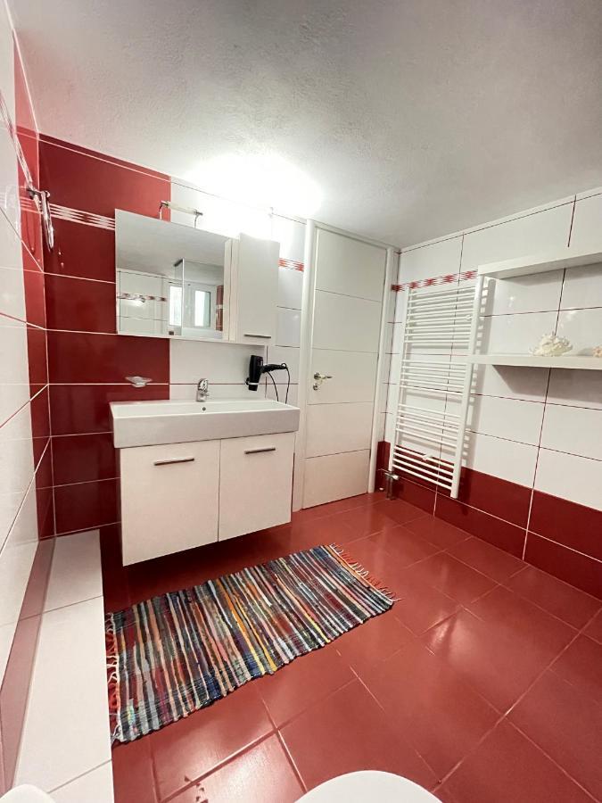 סרנדה Villa Xhevdet מראה חיצוני תמונה