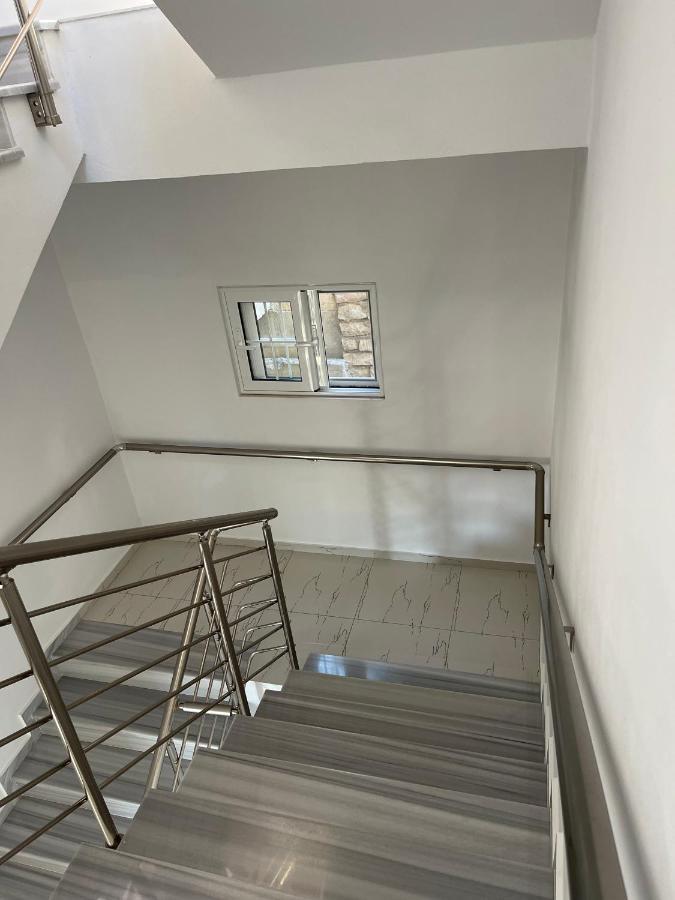 סרנדה Villa Xhevdet מראה חיצוני תמונה