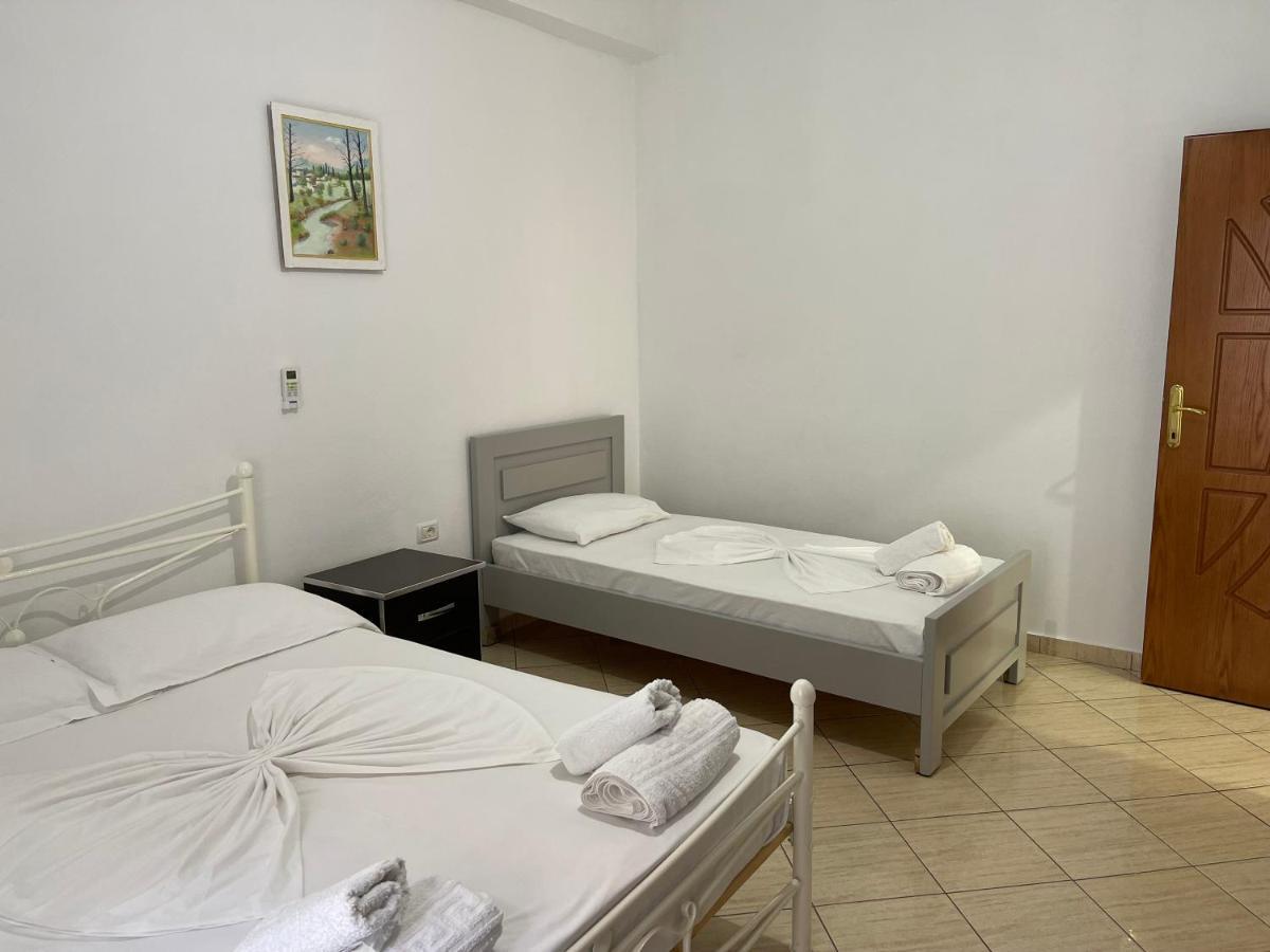 סרנדה Villa Xhevdet מראה חיצוני תמונה