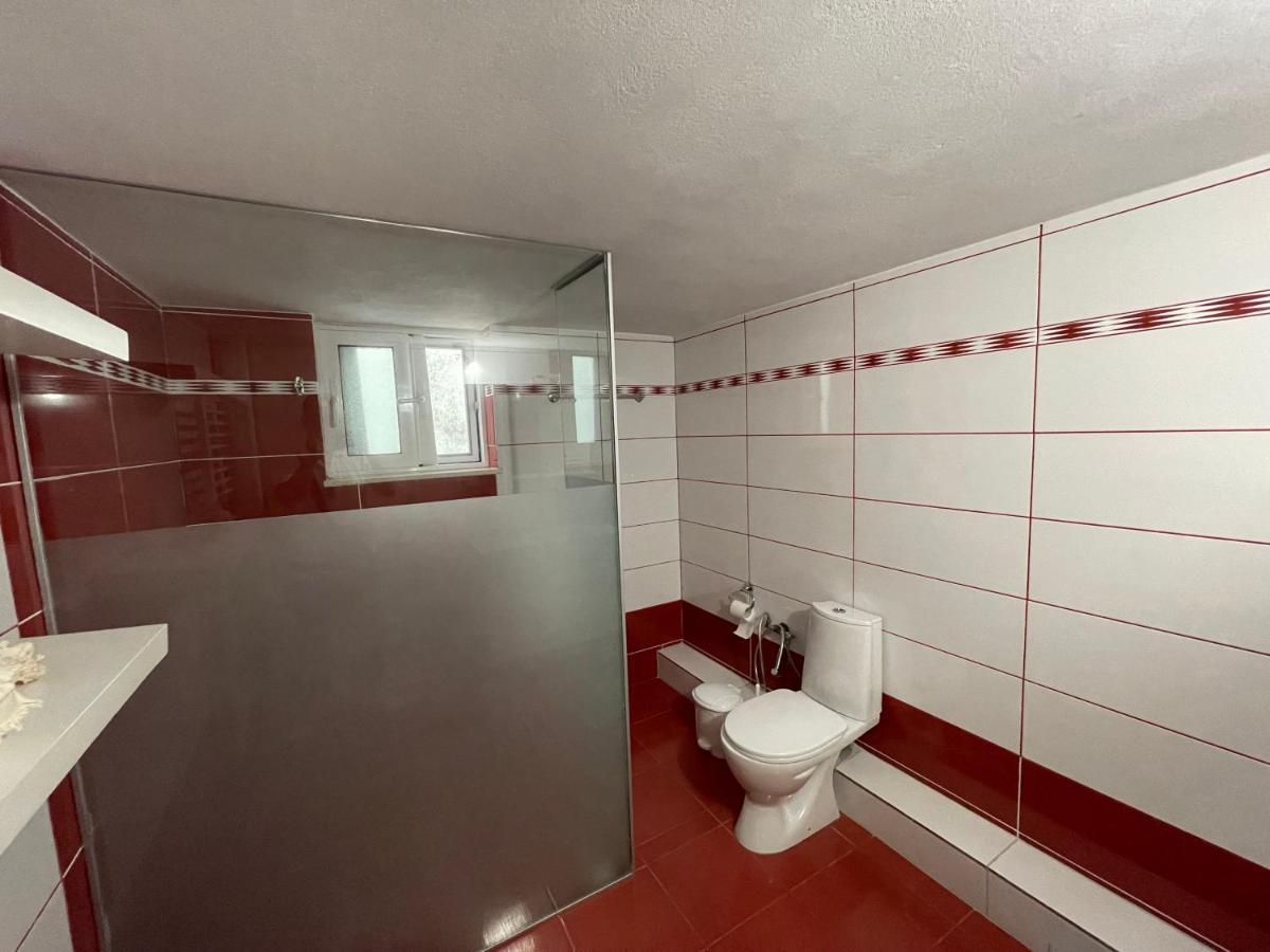 סרנדה Villa Xhevdet מראה חיצוני תמונה
