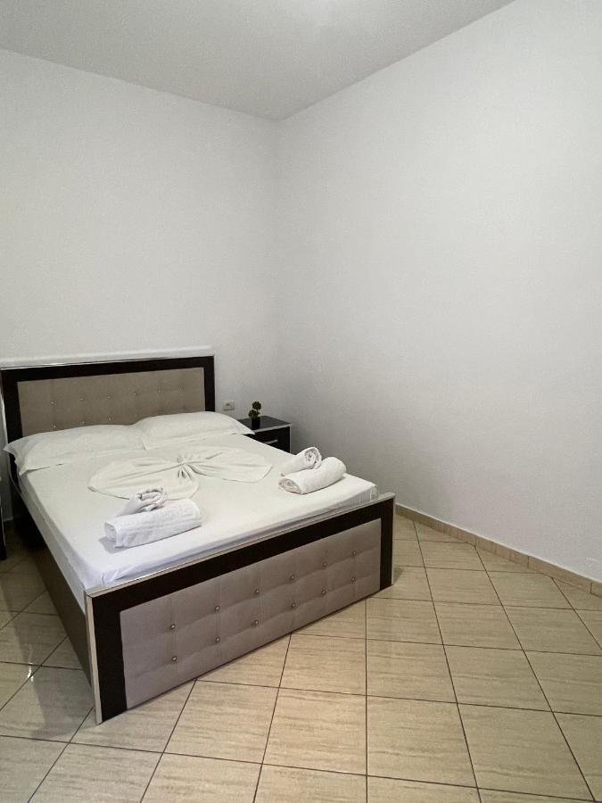 סרנדה Villa Xhevdet מראה חיצוני תמונה