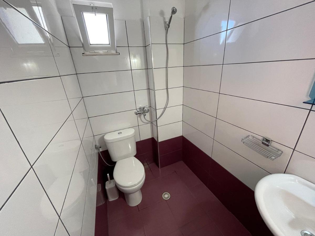 סרנדה Villa Xhevdet מראה חיצוני תמונה
