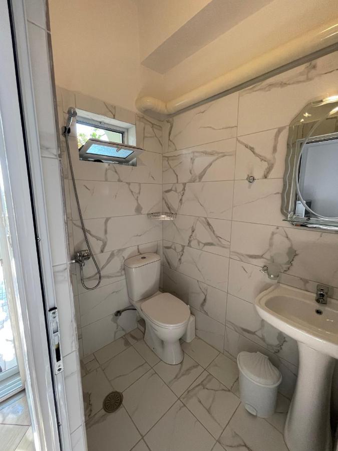סרנדה Villa Xhevdet מראה חיצוני תמונה