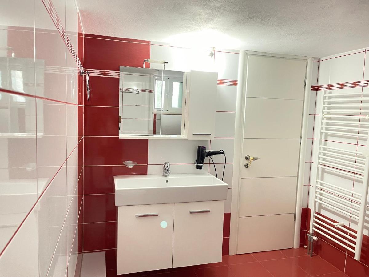 סרנדה Villa Xhevdet מראה חיצוני תמונה
