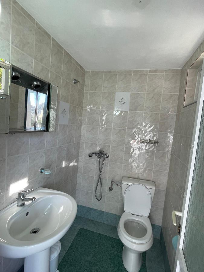 סרנדה Villa Xhevdet מראה חיצוני תמונה