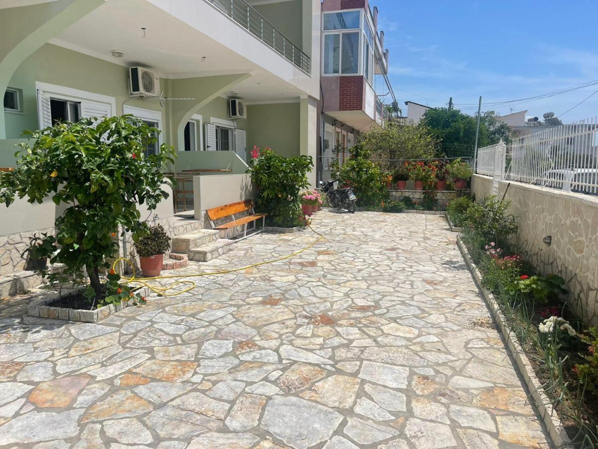 סרנדה Villa Xhevdet מראה חיצוני תמונה